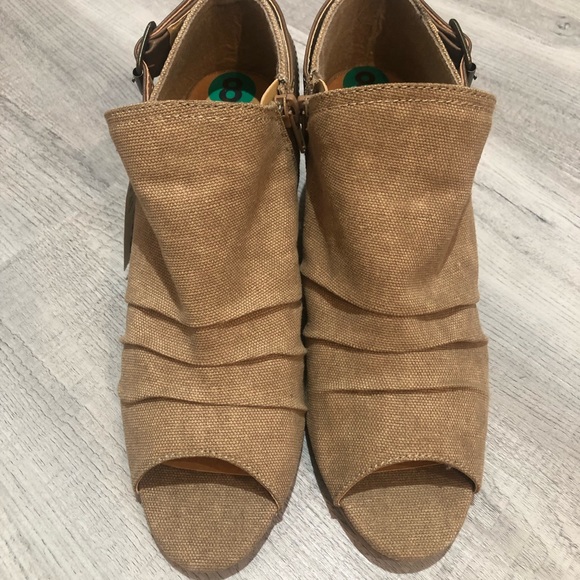 NWT Sugar Wedge Bootie Size 8 - Picture 7 of 9